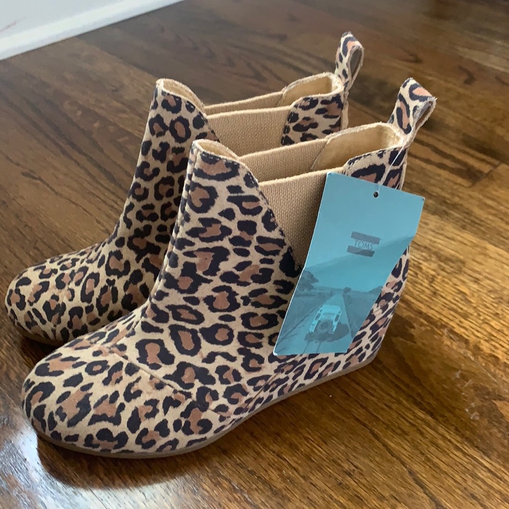 Tom’s Kelsey Booties NWT Leopard size 6.5